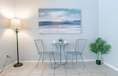 Private Pool & Yard Mins to Dining & University - Foto 6