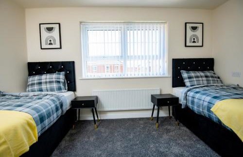 Luxury 5BDR with City Access, Free Parking and Wi-Fi - Photo 19