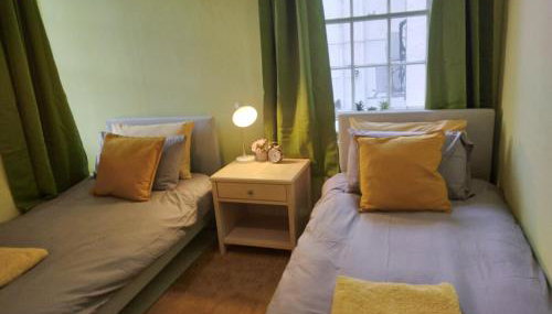 Cosy central 2 bedroom apartment - free parking - Foto 4