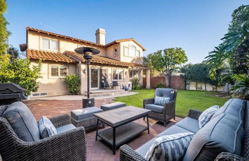 Luxury Retreat with Private Yard close to Beaches and FIFA Sleeps 10 - Foto 25