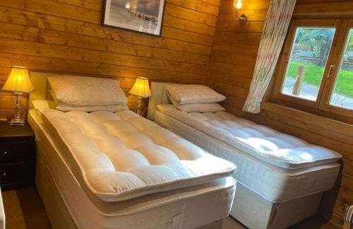 4 bedroom Lodge Hotub-Pool in Surrey UK - Photo 12