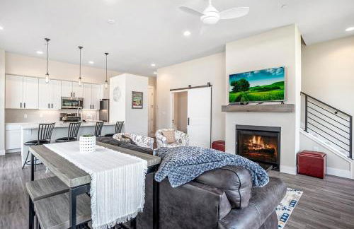 Cozy Downtown Condo with Jacuzzi 5 Min to Resort - Foto 1