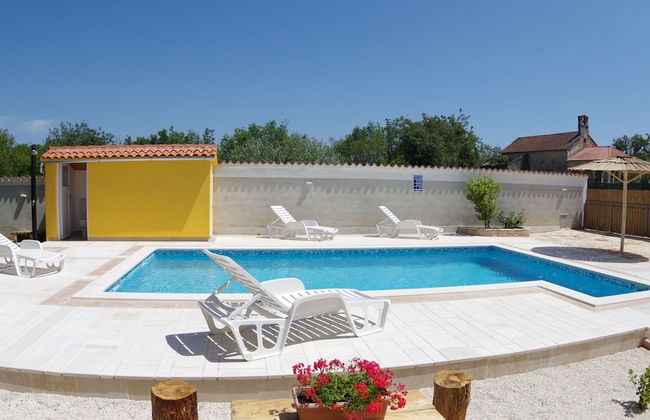 Detached House at Country Side, Fenced Private Garden Ideal for 2 Fam, Wifi - Photo 24