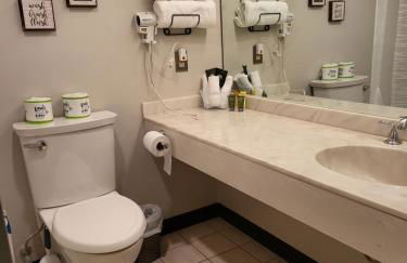 Cedar Lodge Room w/ Lake Views! - Foto 13