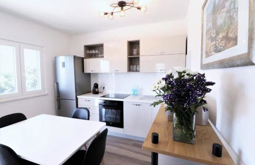 Villa Mendula Trogir - Luxury villa by the beach - heated pool - lush green garden - Photo 54