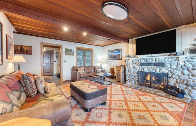 Lakefront Haven by Avantstay Minutes to Ski Resorts Private Dock - Photo 3