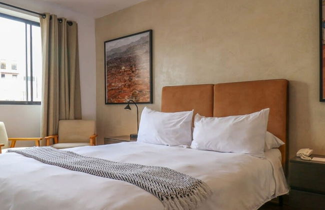 w Picturesque 2BR at Malecon - Photo 2