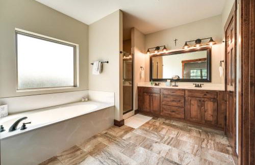 Luxe Table Rock Lake Vacation Rental with Hot Tub! - Foto 16