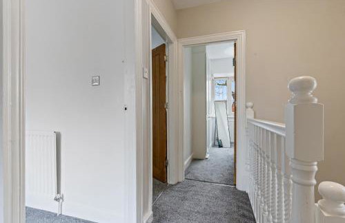 4 to 6 Beds Van Parking South Birmingham NR Edgbaston Solihull Relocations Insurance and Work Bookings Welcome - By Samina - ARZ Stays - Foto 27