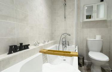 Spacious 4-Bed Lake District Getaway for Groups - Foto 17