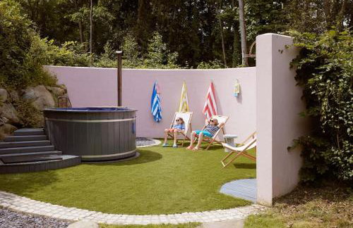 Ty Pandy Eclectic Luxury Family cottage Sleeps 8 adults and 2 children - Photo 49