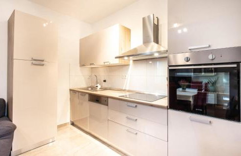 3 Bedroom Stunning Home In Modric - Photo 17