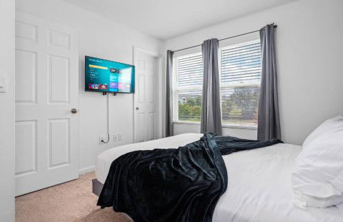 Luxe 2BR Townhome | Pool | Close to Beach - Foto 8