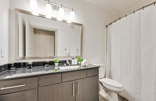 Tasteful 2BR I Pool I Gym I Parking I Workspace - Foto 12