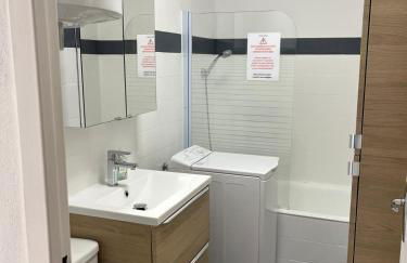 Élégant Studio au calme 2mn mer Wifi Clim Terrasse parking - Foto 10