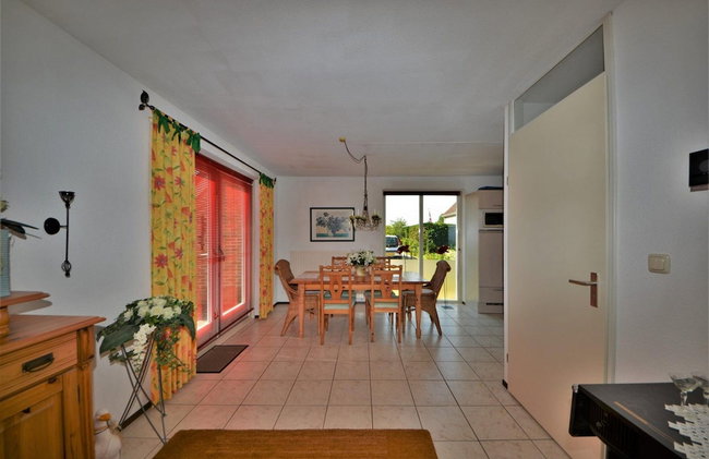 Lively Bungalow on the Water - Photo 19