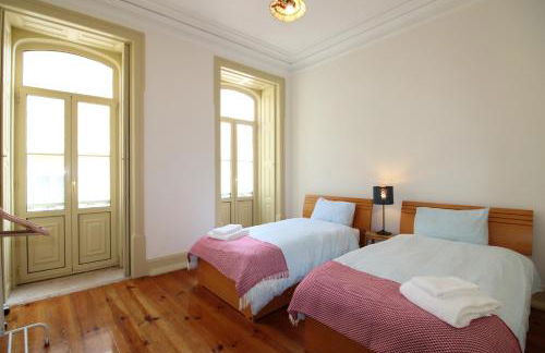 Casa 11 Cravos by LovelyStay - Foto 11