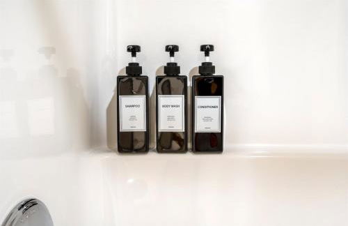 3 Mi to SR! Sleeps 25, Spacious, Hot Tub, Arcade! - Foto 48