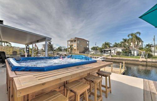 Canalfront Home with Dock and Access to Gulf of Mexico - Foto 1