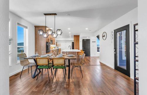 3BR Reno Retreat · Swim Spa & Spring Sunshine - Foto 14