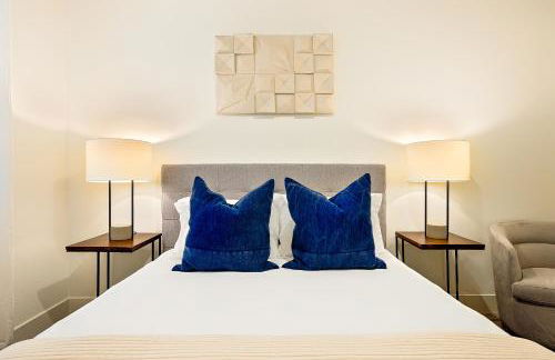 Modern 4BR - Private Balcony - Garage Parking - Foto 13