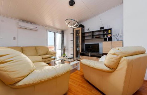 Amazing Apartment In Stara Vas - Photo 3