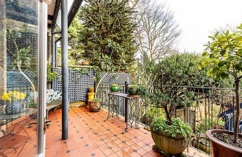 Elegant Highgate Garden Retreat - Photo 36