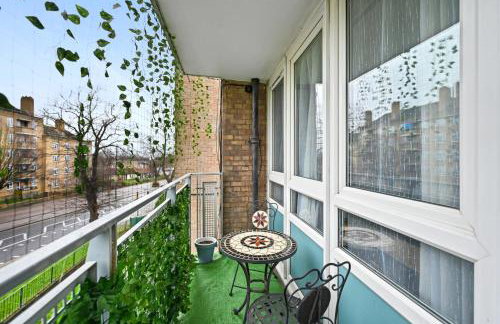 Chic 2-Bed Flat with Workspace, Balcony, Parking - Foto 8