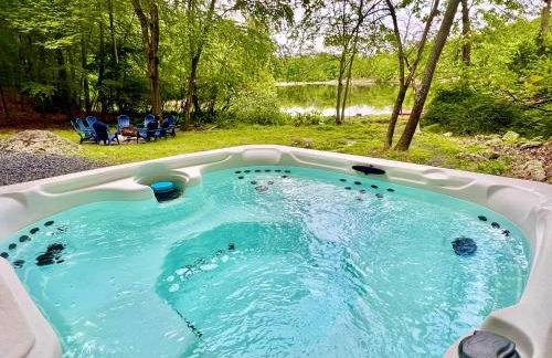 Spacious Waterfront Mansion wHot tubPoolTable - Foto 37