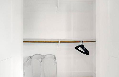 Gray Lux Hse 3BR 3 and half Ba MedCenter DownTWN HotTub - Photo 2