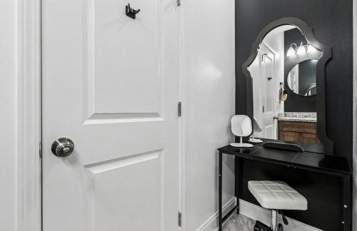 Spacious 10BR NOLA Home, Perfect for Groups, King bed - Foto 33