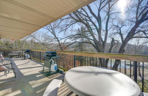 Lake Views and On-Site Hiking Cape Fair Cottage - Foto 16