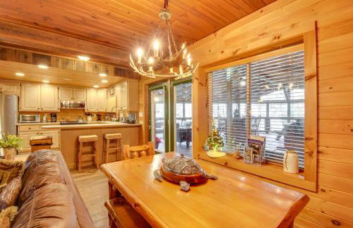 Hot Tub and Fire Pit Riverfront Helen Cabin - Foto 6