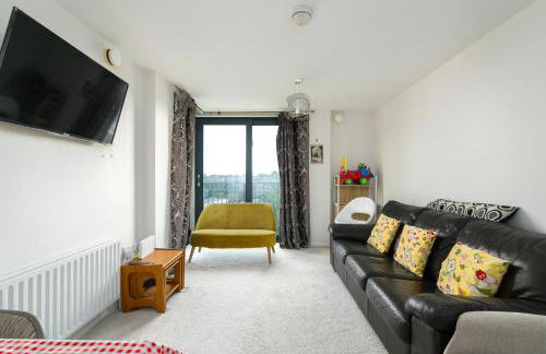 Modern flat in North London close to tube - Photo 1