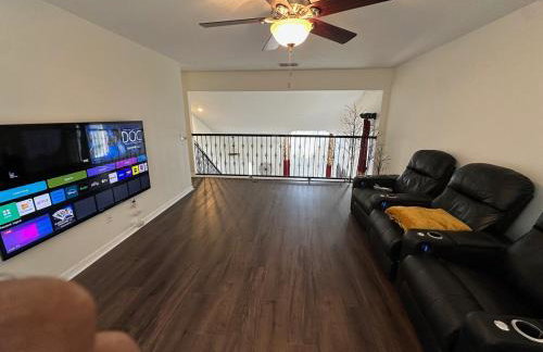 An Incredible Vacation Home with Saltwater Pool! - Foto 33