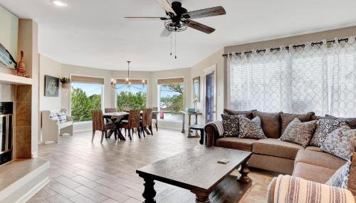 Pool and Dock Access Lakefront Hot Springs Condo! - Foto 5