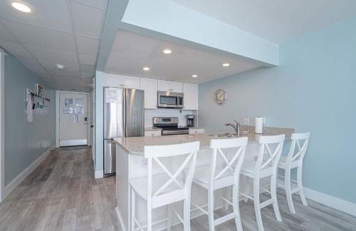 Edgewater Oasis Gorgeous Resort Condo on Beach! - Photo 20