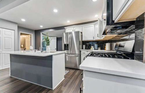 Newly remodeled Near Lake 4BR Hot Tub Navy Family home - Foto 11