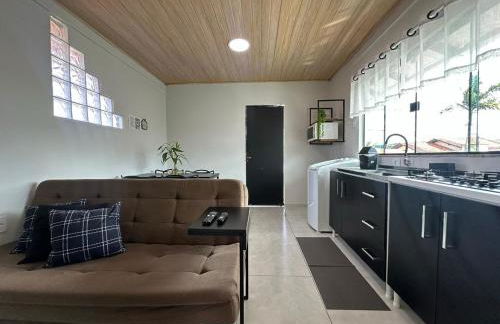 Studio Aconchegante - com Garagem Privativa e Ar Condicionado REV391 - Photo 1