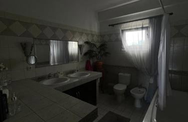 Η Αυλή - Photo 36