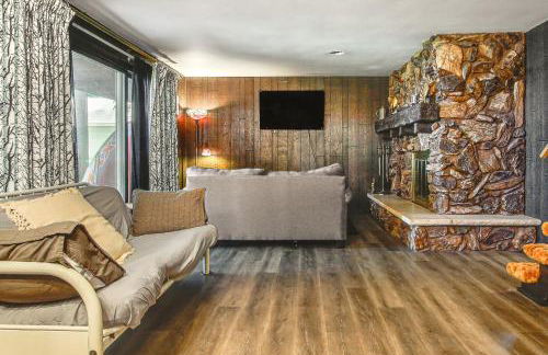 Waterfront Berry Lake Getaway with Sunroom! - Foto 20