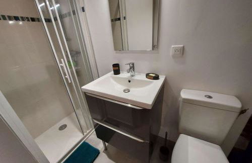 Charmante maison 2 pièces cabine 6 personnes, proche mer et étang, terrasse avec BBQ - FR-1-326-752 - Foto 2