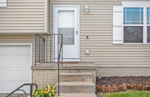 Elegant Escape-Fenced Yard BBQ & Cozy Fire Pit - Foto 45