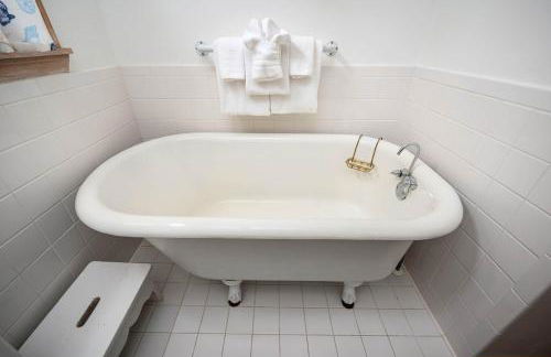 Secluded Waterfront Retreat for 23 - Dock Pets OK - Photo 82