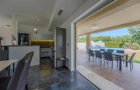 Awesome Home In Brtonigla With Sauna - Photo 33