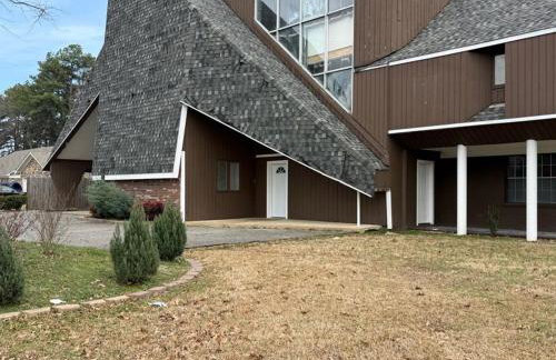 Stylish Remodeled 23 Large beds Near Elvis Presley - Foto 31