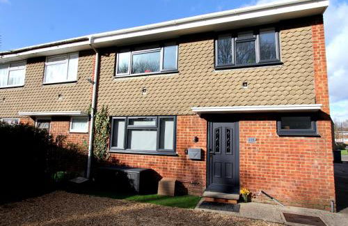 Crown Meadow - 4 Bedroom House - Heathrow - ExcellentStays - Photo 20