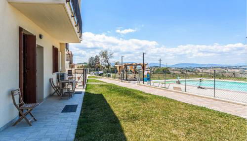 Awesome Apartment In Terre Roveresche - Foto 3