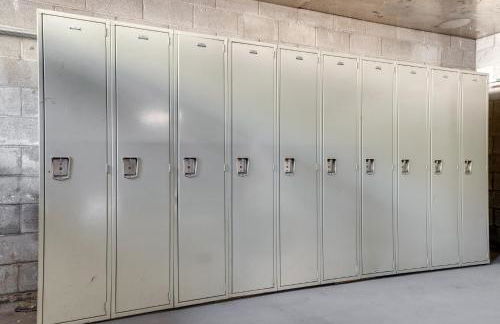 Mammoth Mtn Ski-InandOut Condo with Hot Tub Access! - Photo 21