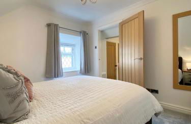 Modern 4-bed Cottage Llanwrst Town Centre & Parking - Snowdonia! near Betws-y-Coed - Photo 18